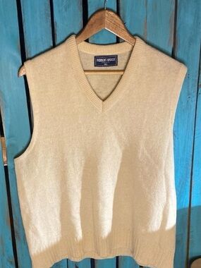 Vintage union made in USA Robert Bruce sweater vest size L (tag XL) cream